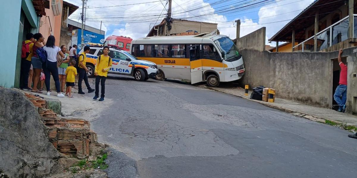 Bombeiros informaram que a adolescente percebeu a situação antes da batida, mas não teve tempo suficiente para desviar do veículo (Redes sociais)