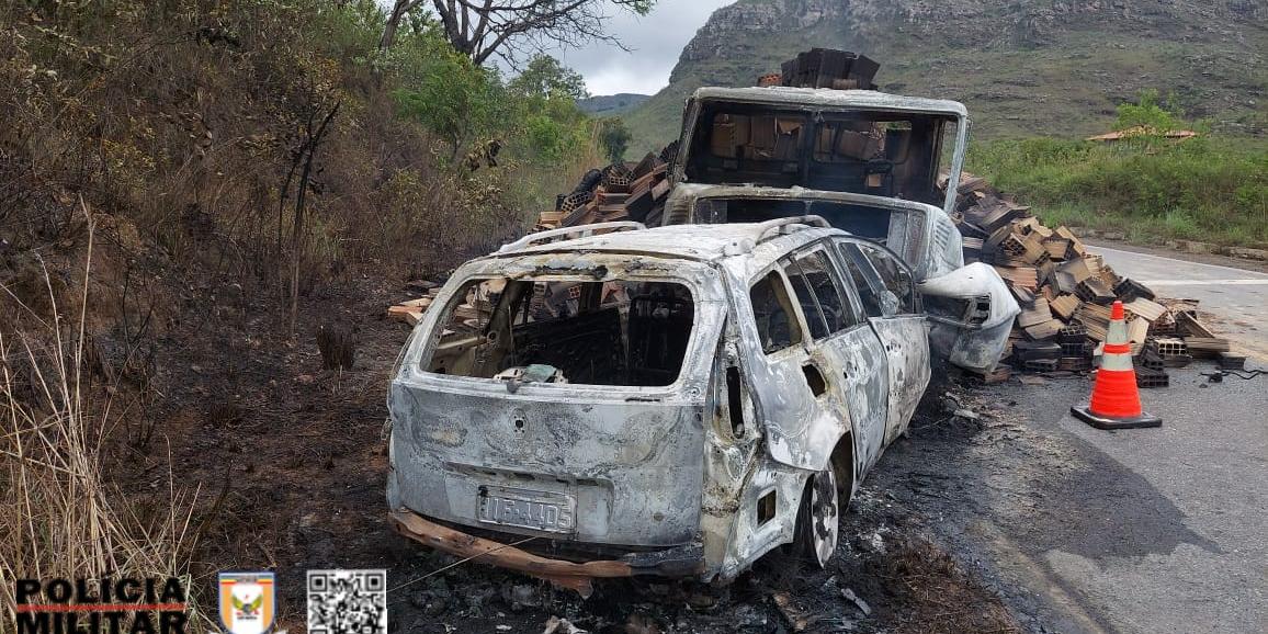 Acidente resultou na morte de duas pessoas carbonizadas (PMRv / Divulgação)