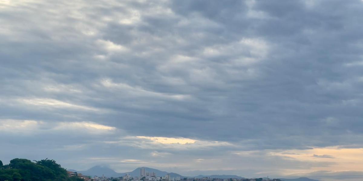 Dia será de céu nublado a parcialmente nublado com chuvas (Valéria Marques/Hoje em Dia)