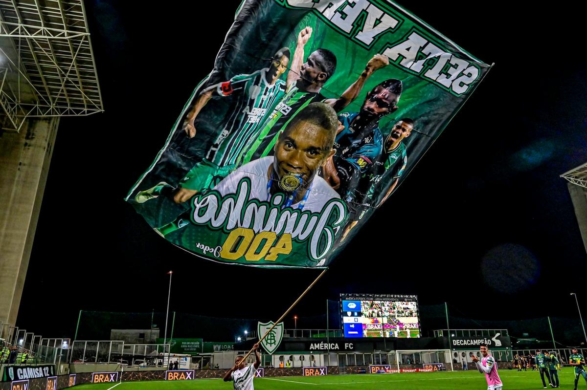 Juninho deixa o América e recebe homenagem do clube (Mourão Panda / América)