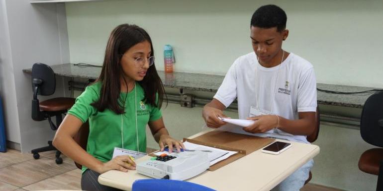 Antes do processo eleitoral, uma série de atividades formativas foi realizada nas escolas para que os estudantes conhecessem o funcionamento do Poder Legislativo e a urna eletrônica (Divulgação/PBH)