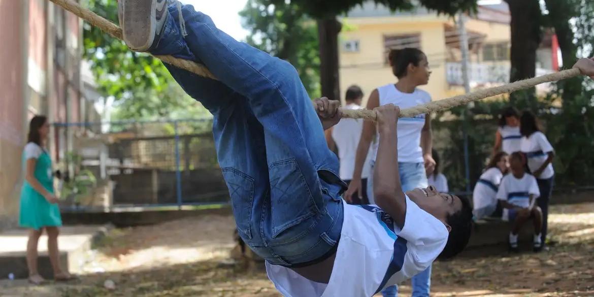 Pesquisa 'O Acesso ao Verde e a Resiliência Climática nas Escolas das Capitais Brasileiras' concluiu também que 370 mil estudantes em 20.635 escolas estão em áreas de risco climático (ARQUIVO/TÂNIA RÊGO/AGÊNCIA BRASIL)