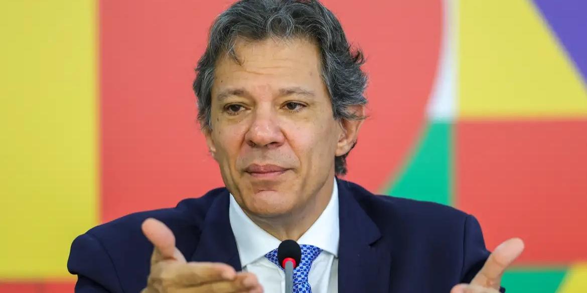 Haddad durante entrevista à imprensa para detalhar o pacote de corte de gastos e a reforma do Imposto de Renda (FABIO RODRIGUES-POZZEBOM/ AGÊNCIA BRASIL)