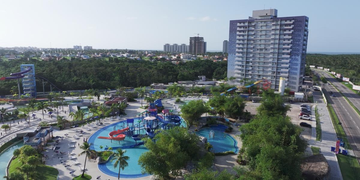 Com 182 unidades habitacionais distribuídas em três torres, o resort oferece acomodações cinco estrelas, com serviços impecáveis e acesso a todas as atrações do Aqualand Park (Aqualand/ Divulgação)