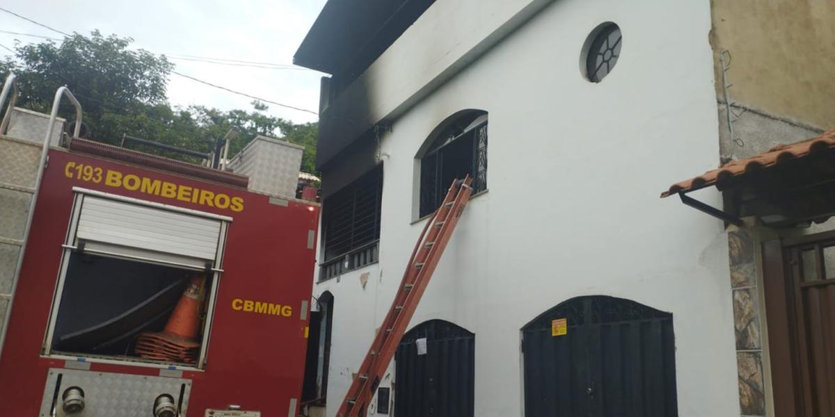 Casa fica no bairro Eldorado, em Ubá (Bombeiros/Divulgação)