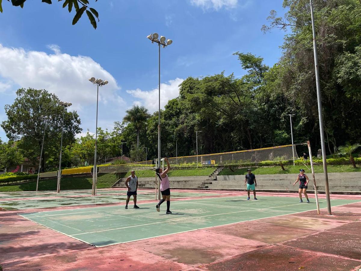 População aproveitou a reabertua do parque para a prática de esportes (Valéria Marques/Hoje em Dia)