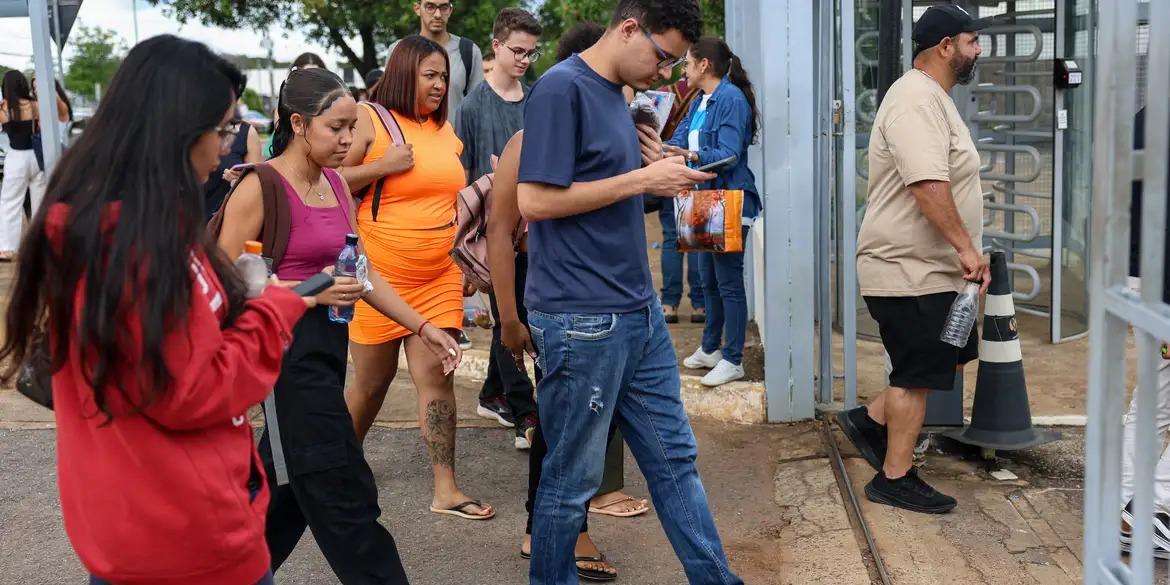 Provas poderão ser concluídas até 18h30 no tempo regular, com adição de mais uma hora para os candidatos que tiveram os pedidos de tempo adicional aprovados (JOSE CRUZ/AGÊNCIA BRASIL)