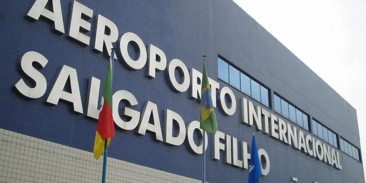 Fraport Brasil, empresa que administra o sítio aeroportuário, entregou nesta segunda-feira (16) a pista principal, de 3,2 km de extensão (André Oliveira/Commons.Wikimedia/Arquivo)