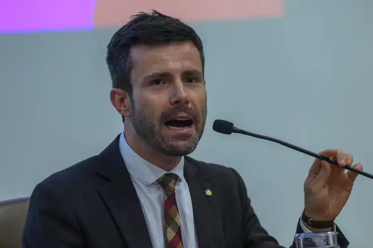 Jonatas Luis Pabis, do Ministério da Justiça, na apresentação do Relatório Anual OBMigra (Wilson Dias/Agência Brasil)