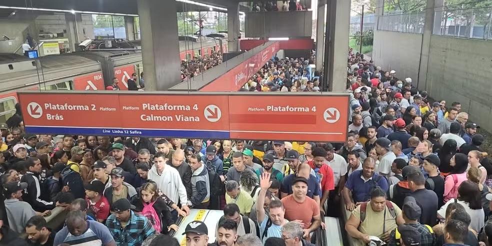 Estação Brás da CPTM completamente lotada na manhã desta quarta-feira (18) (Reprodução/TV Globo)