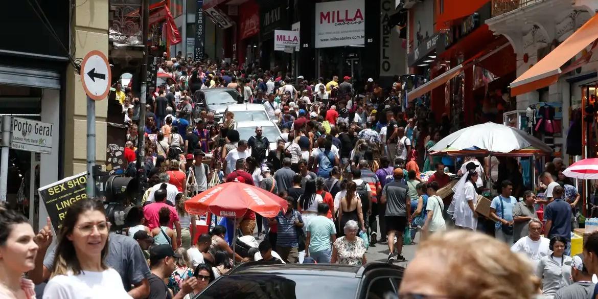 Recomendações para evitar o endividamento neste fim de ano e entrar em janeiro com as contas em ordem (Paulo Pinto/Agência Brasil)