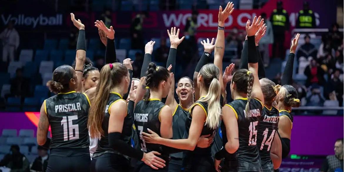 Praia volta à quadra às 4h (horário de Brasília) deste sábado (20) contra o invicto Tianjin (China), dono da casa (DIVULGAÇÃO/WORLD VOLLEYBALL)