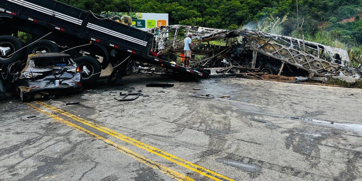 Coletivo transportava 45 passageiros (Corpo de Bombeiros)