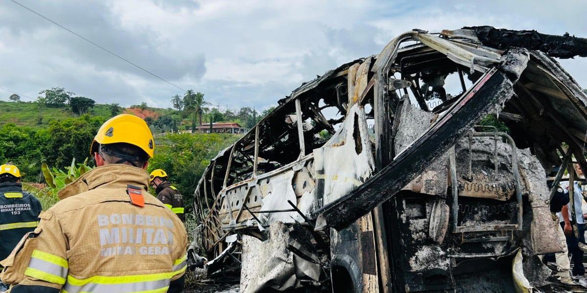 Ônibus tinha aproximadamente 45 passageiros (Corpo de Bombeiros)