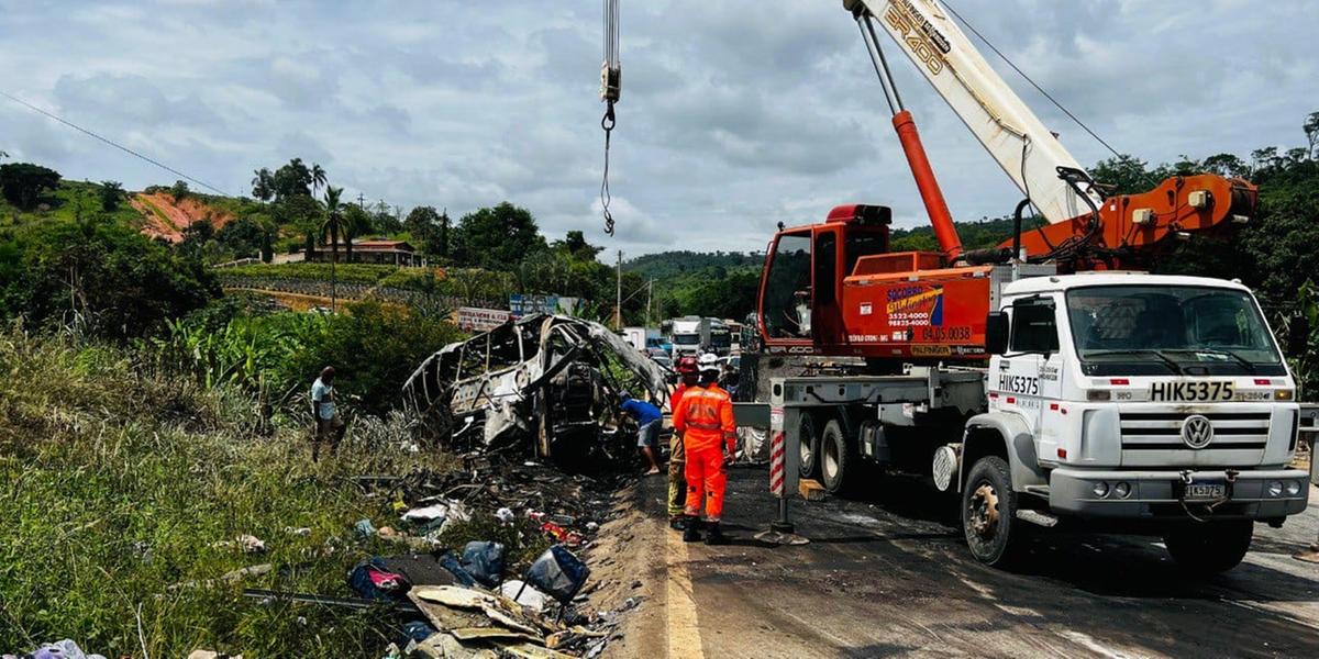 Acidente na BR-116 ocorreu no sábado, 21 de dezembro (Bombeiros/Divulgação)