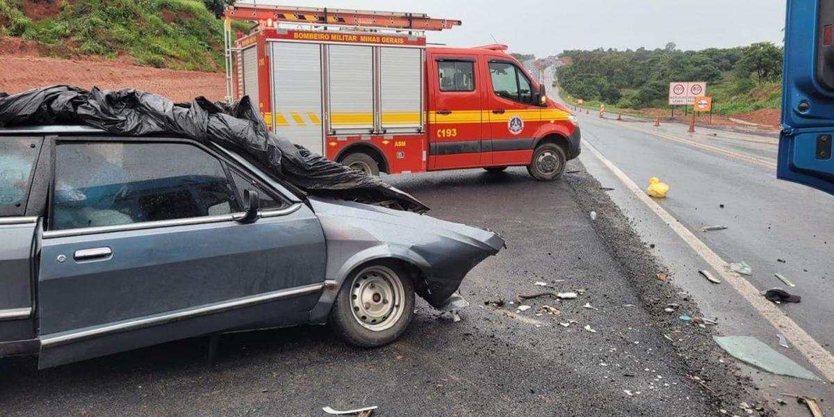 Acidente ocorreu na BR-135, próximo à comunidade de Lagoinha, zona rural de Montes Claros (Corpo de Bombeiros / Divulgação)