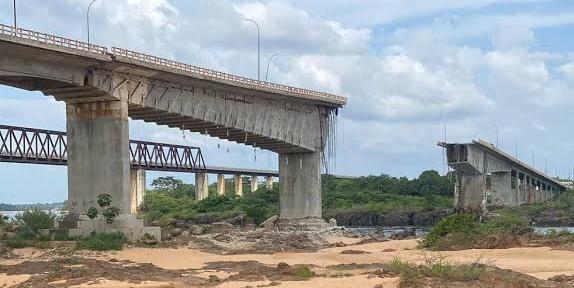 Ponte que liga o Maranhão ao Tocantins desaba e deixa pelo menos um morto (Reprodução)