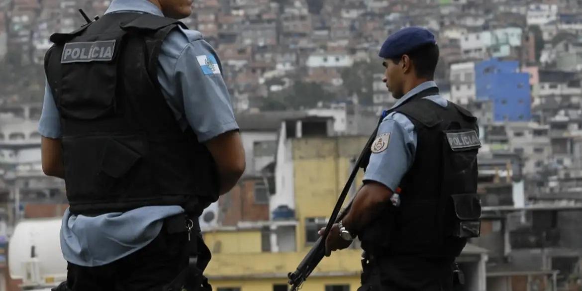 Uso de arma de fogo deve ser feito como medida de "último recurso" (Tânia Rêgo/Agência Brasil)