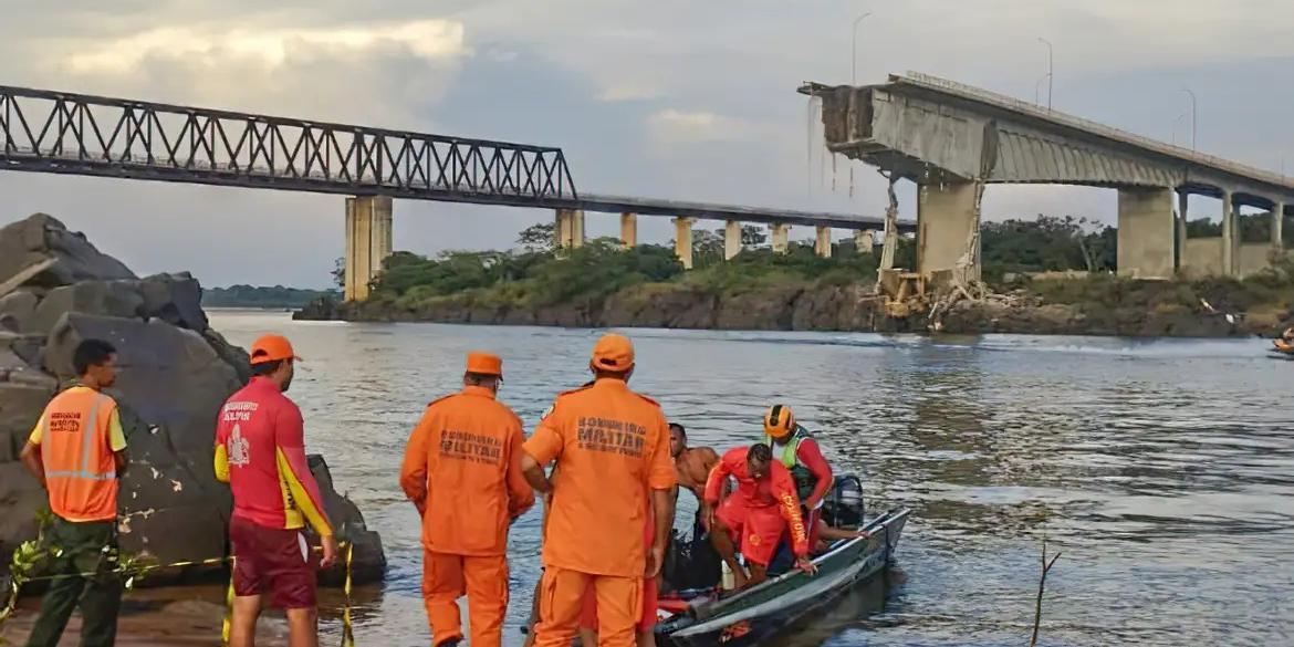 Trabalham no resgate subaquático 29 mergulhadores (Bombeiros Militar/Governo do Tocantins)