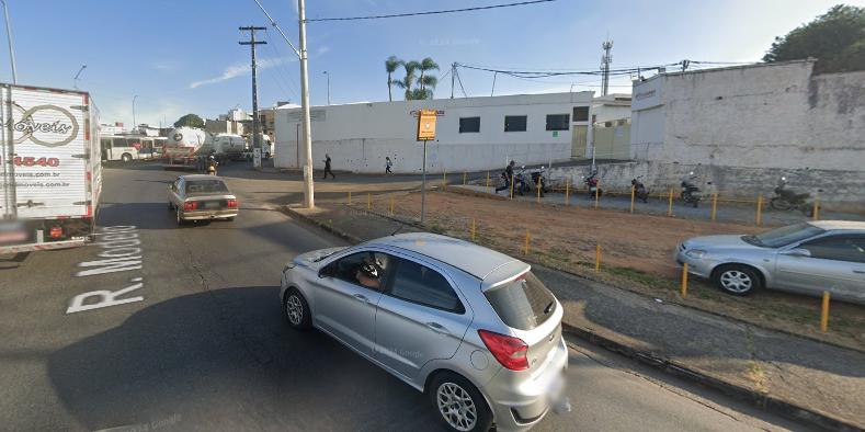 Queda dos funcionários em caixa ocorreu em um açougue na rua Modelo (Reprodução / Google Street View)