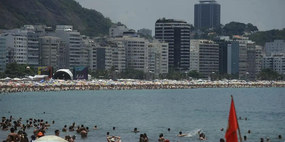 Objetivo é garantir que todos possam celebrar e curtir a festa com segurança (Fernando Frazão/Agência Brasil)