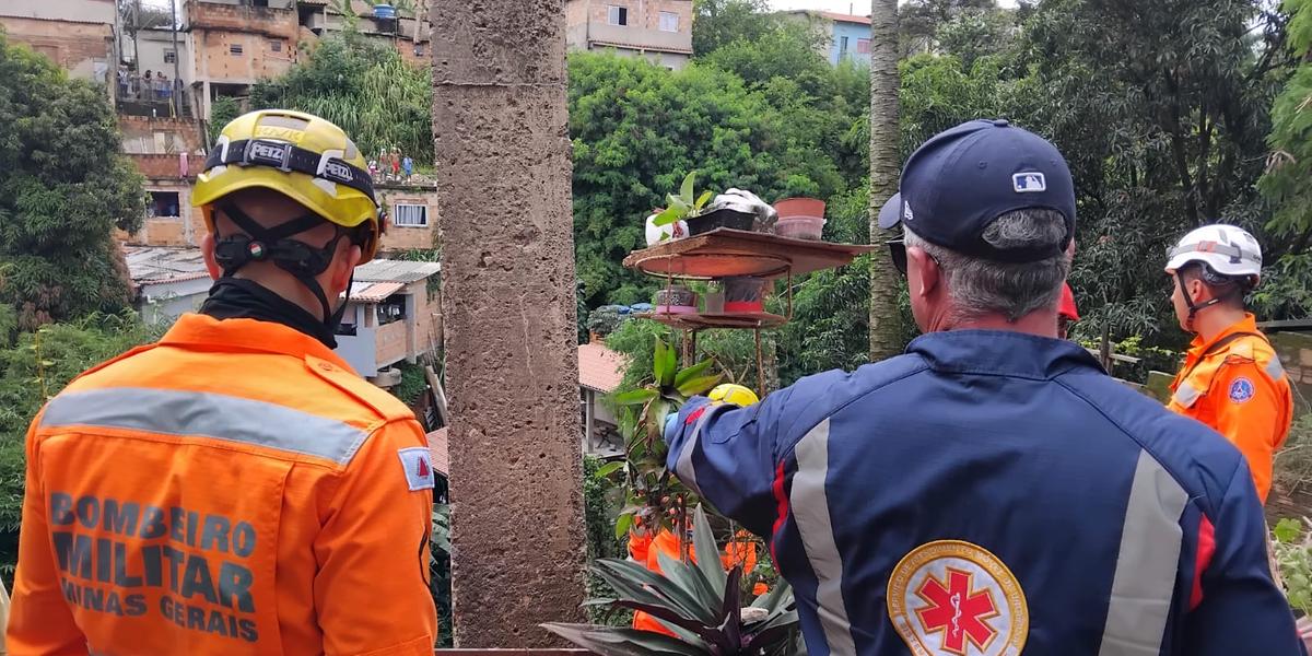 Casa desabou no bairro Paraíso (Reprodução / redes sociais)