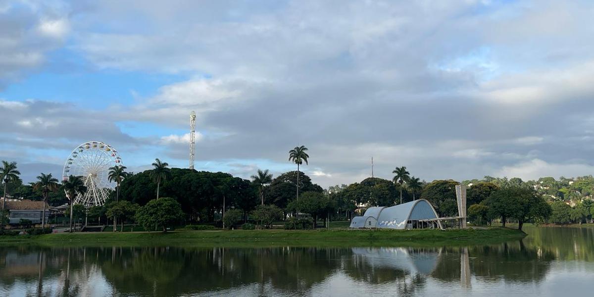 Céu nublado na região da Pampulha nesta quinta (Valéria Marques/Hoje em Dia)