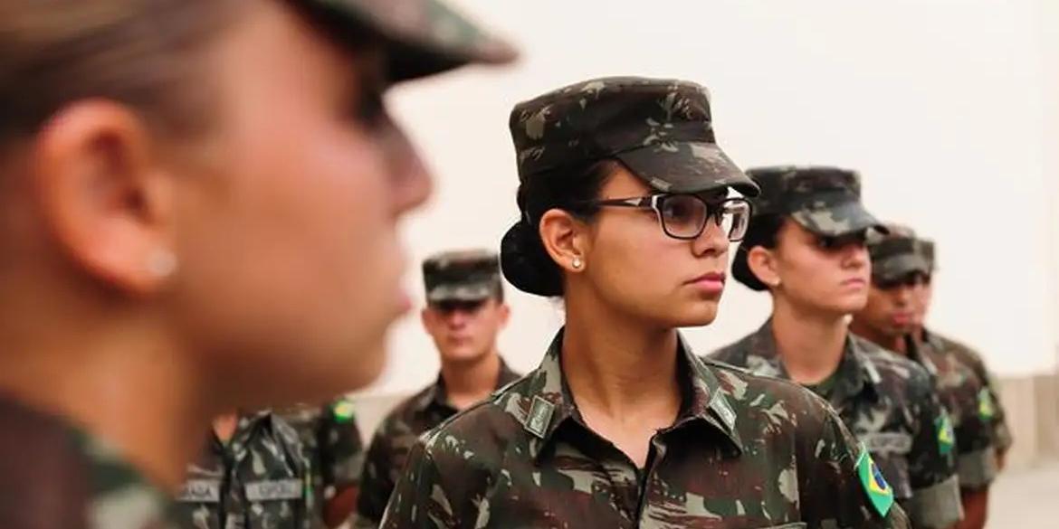 Número de vagas para mulheres no serviço militar voluntário crescerá progressivamente até que atinja 20% das vagas (Exército Brasileiro/Divulgação)