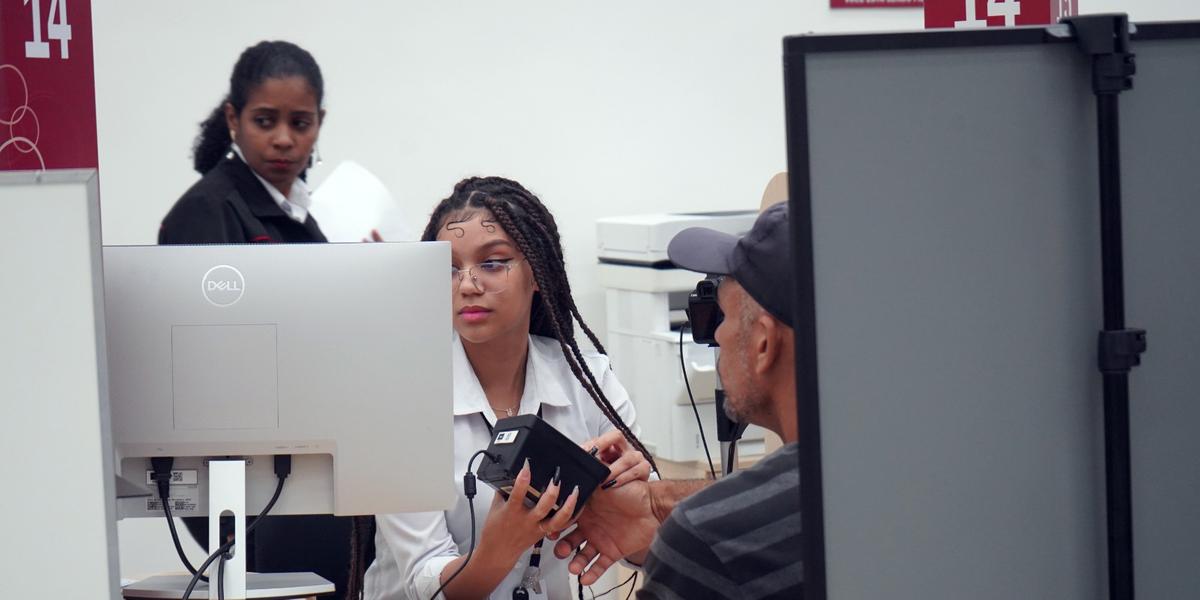 Desde janeiro do ano passado, mais de 300 funcionários foram capacitados para atender à demanda crescente nas UAIs (Seplag / Divulgação)