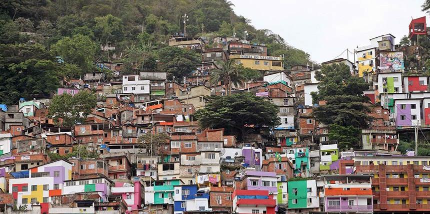 Famílias com renda mensal de até R$ 4.650 poderão ser atendidas pelas novas medidas (Marcelo Horn/GERJ)