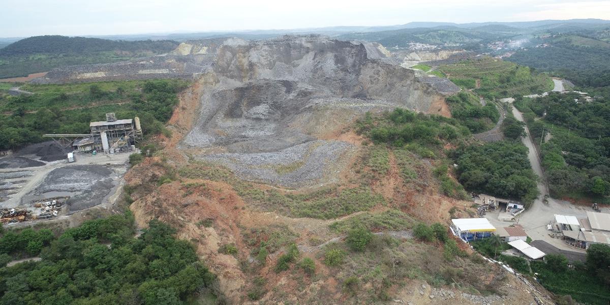 Material que se movimentou afetou a vida de centenas de moradores de Conceição do Pará, no Centro-Oeste do estado, que tiveram que deixar suas casas (Sisema / Divulgação)