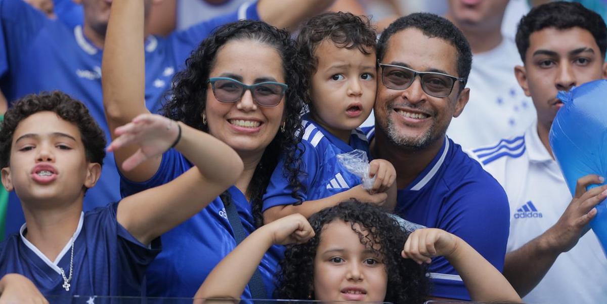 Famílias lotam Mineirão para acompanhar apresentação de Gabigol, Dudu e demais reforços (Fernando Michel/Hoje em Dia)