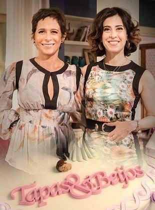 Fátima (Fernanda Torres) e Sueli (Andrea Beltrão) na série "Tapas e Beijos" (Globoplay / Reprodução)