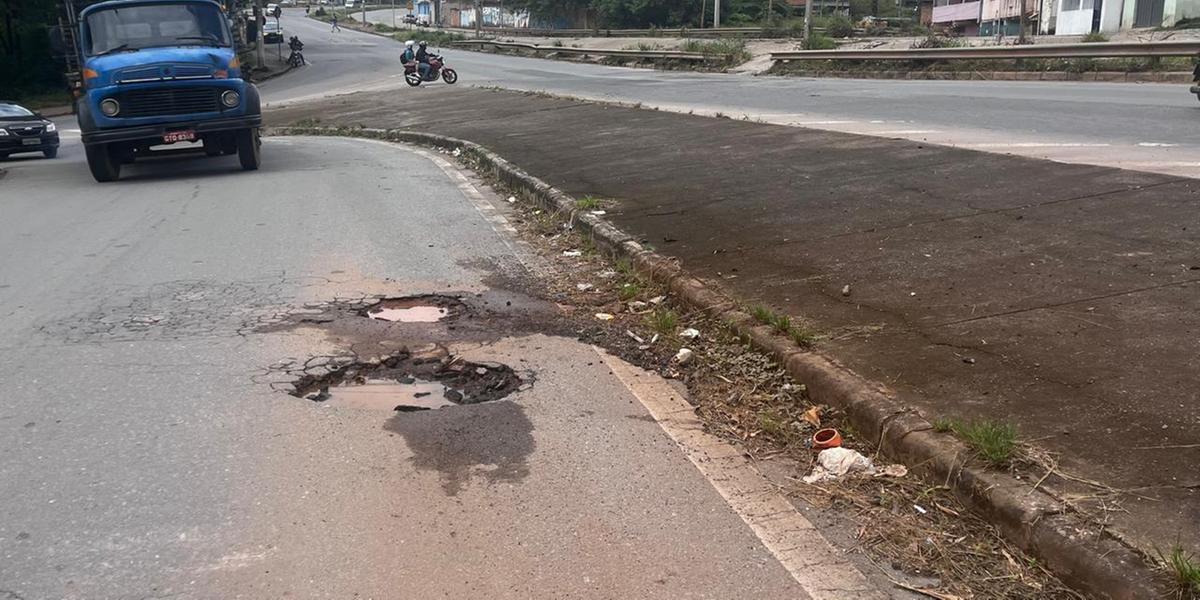 Buracos em Bh geram transtornos para motoristas (Fernando Michel/Hoje em Dia)