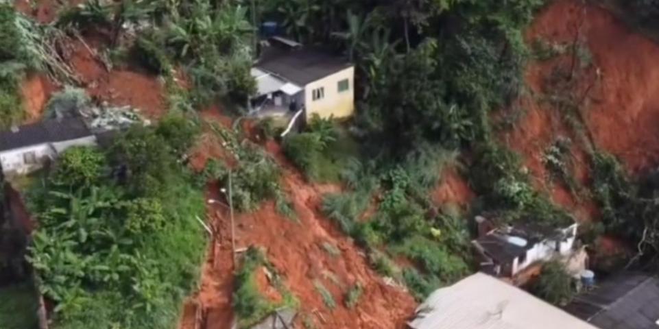 No bairro Bethânia houve o desabamento de três casas com soterramento de vítimas (Redes Sociais/Reprodução)