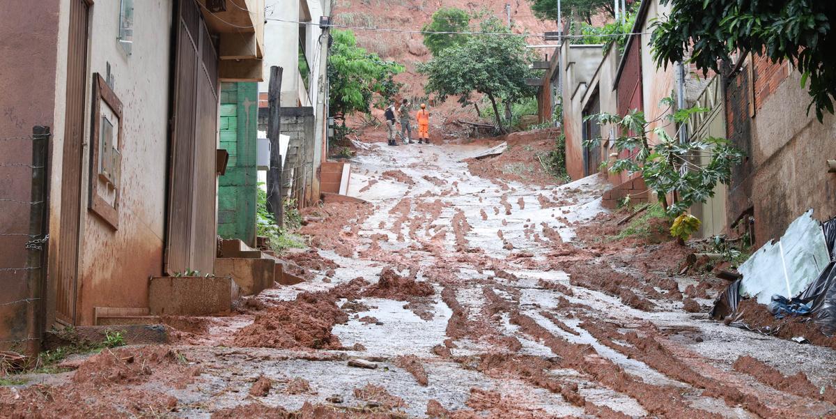 Só em Ipatinga, quase 50 pessoas estão fora de casa após as fortes chuvas (Gil Leonardi/Imprensa MG)