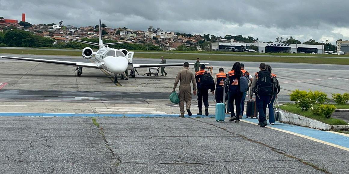 Equipe embarcou na manhã desta quarta-feira para Ipatinga (Fernando Michel/Hoje em Dia)