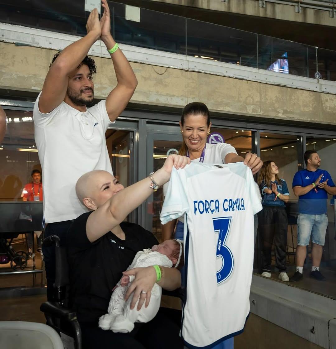 Camila recebe homenagem do Cruzeiro e do Mineirão antes de jogo da Raposa (Reprodução / Instagram Léo)