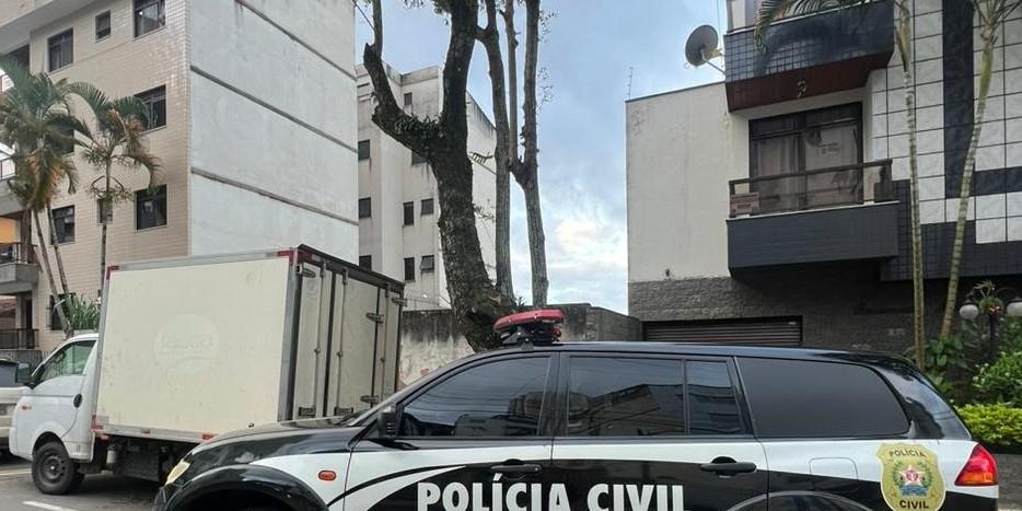 Veículo foi encontrado estacionado em Juiz de Fora, com placa adulterada (PCMG/Divulgação)