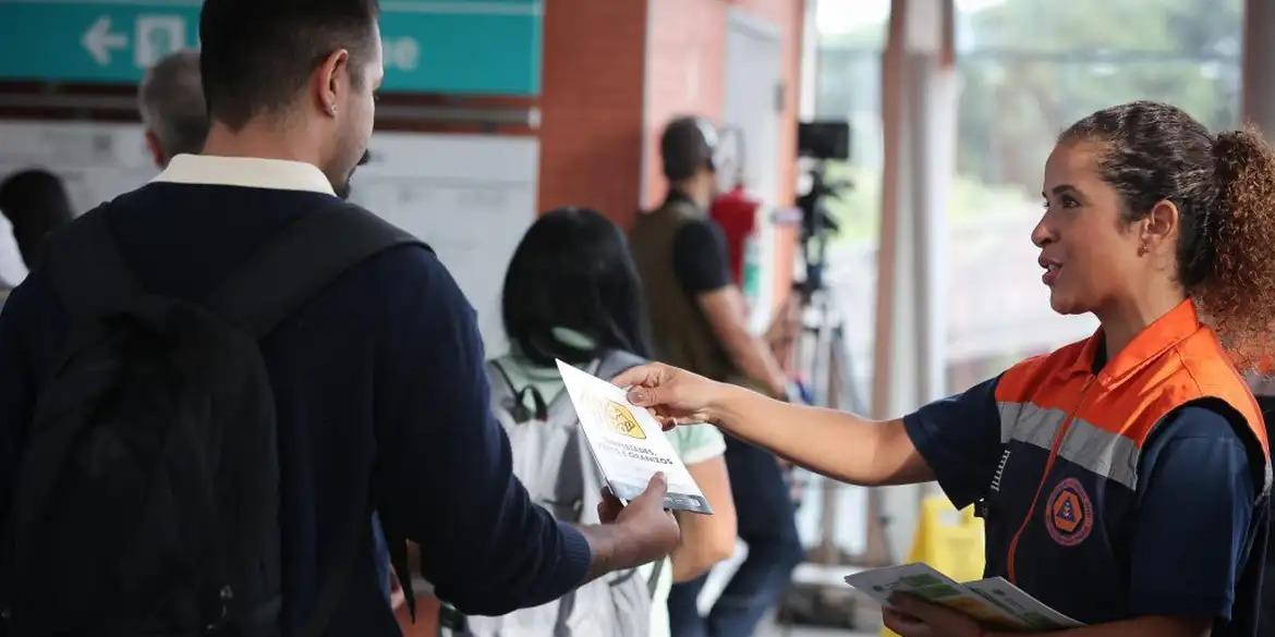 Instruções contidas no material impresso serão veiculadas também nos monitores que ficam dentro dos vagões do metrô (Pablo Jacob/Governo de SP)