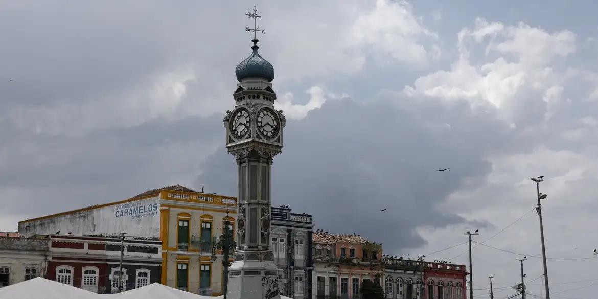 No primeiro dia de visitas de campo, o grupo se reuniu com representantes dos comitês organizativos dos governos federal, do estado e município (Fernando Frazão/Agência Brasil)