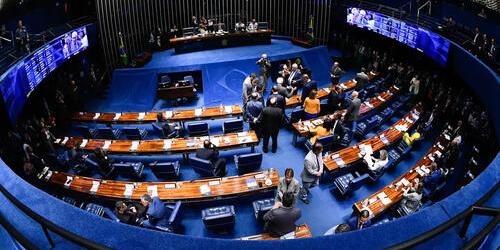 LOA de 2025 deveria ter sido aprovada no fim do ano passado pelo Congresso, mas questões políticas provocaram atrasos (Marcos Oliveira/Agência Senado)