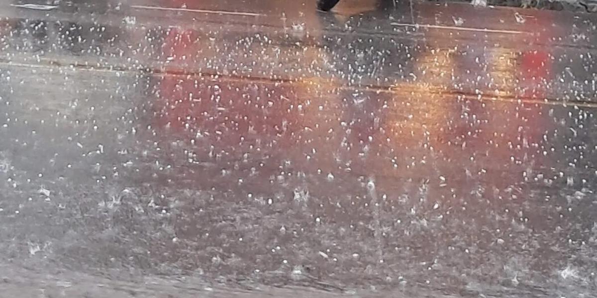 Diversos pontos da cidade registraram chuva de granizo nesta tarde (Redes sociais / Reprodução)