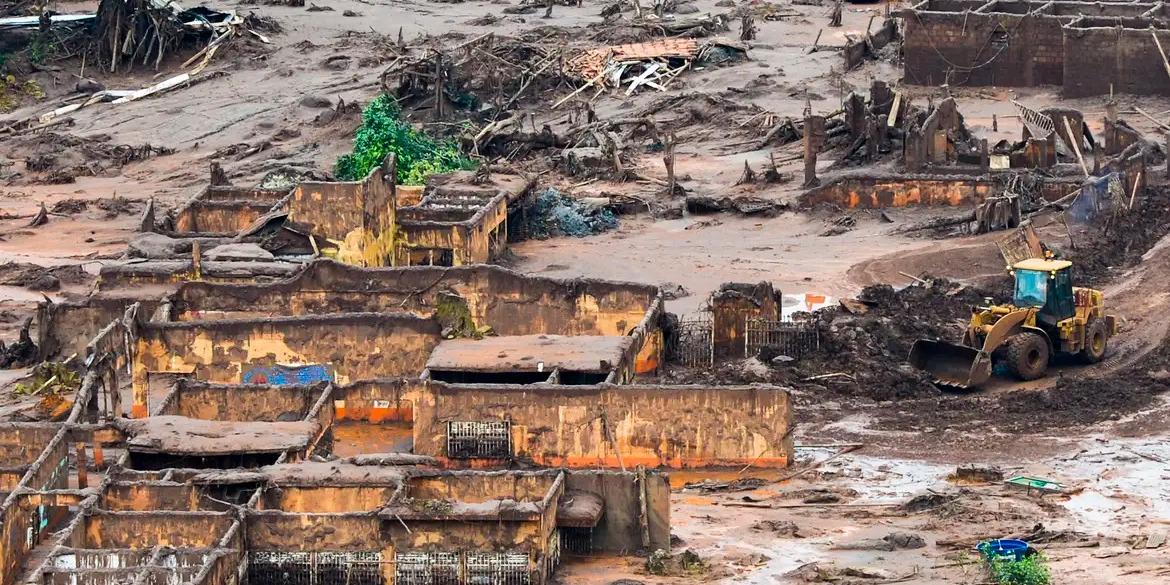 Barragem que se rompeu em novembro de 2015 se localizava na zona rural do município de Mariana (MG) (Antonio Cruz/ Agência Brasil)