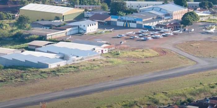 Avião teve que realizar pouso de emergência no aeroporto (Aeroclube Pará de Minas / Reprodução)