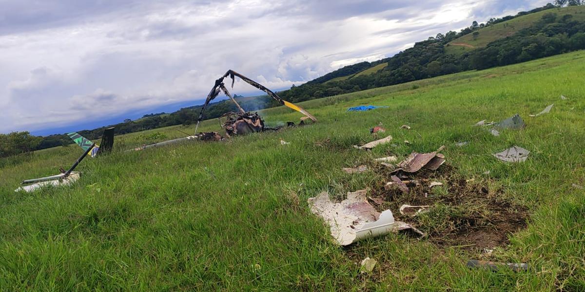 Helicóptero caiu na área rural de Cruzília; três pessoas morreram (Divulgação / CBMMG)