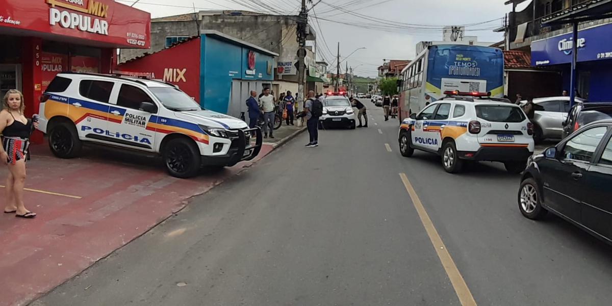 Homem se entregou após mais de três horas de negociação (Maurício Vieira / Hoje em Dia)