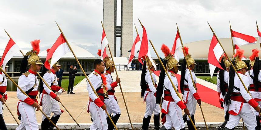 Se chover, a solenidade é transferida para o Salão Branco do Congresso e não há tiros de canhão, nem subida de rampa (Geraldo Magela/Agência Senado)