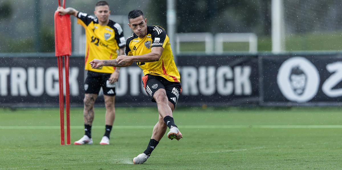 Cuello já trabalha com os novos companheiros e deve estrear contra o Villa Nova (Pedro Souza / Atlético)