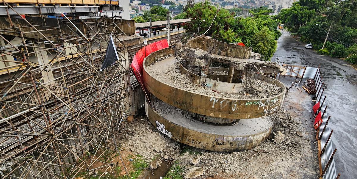 Obras no local prometem modernizar o acesso à estação (Maurício Vieira / Hoje em Dia)